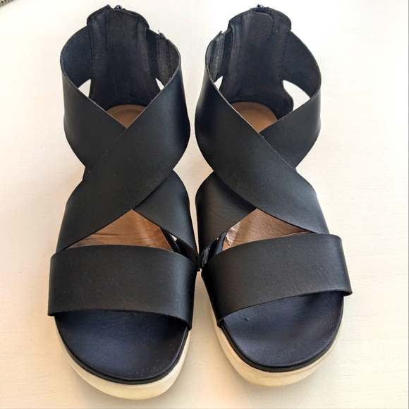 UNIVERSAL THREAD Hummingbird Ankle Strap Sandals - Picture 5 of 9